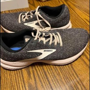 Brooks tennis shoes